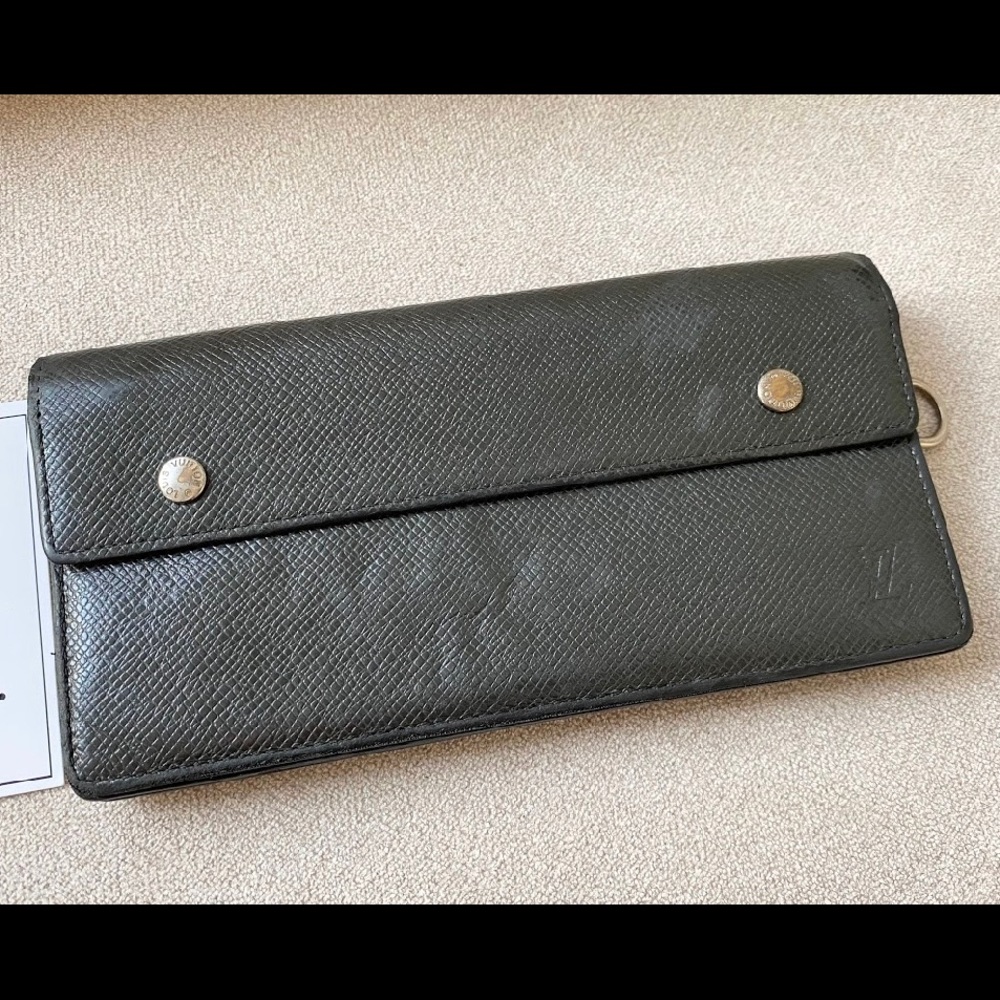 Louis Vuitton Black Taiga Leather Accordion Chain Wallet Long Flap